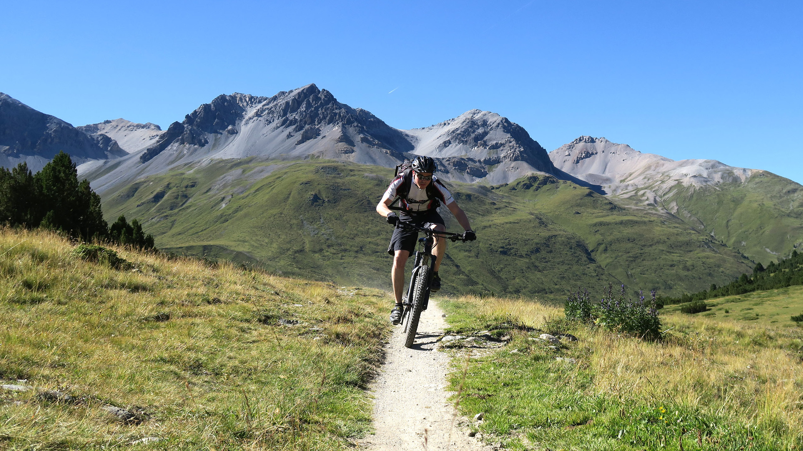 Unterwegs mit dem MTB am Costainas Pass