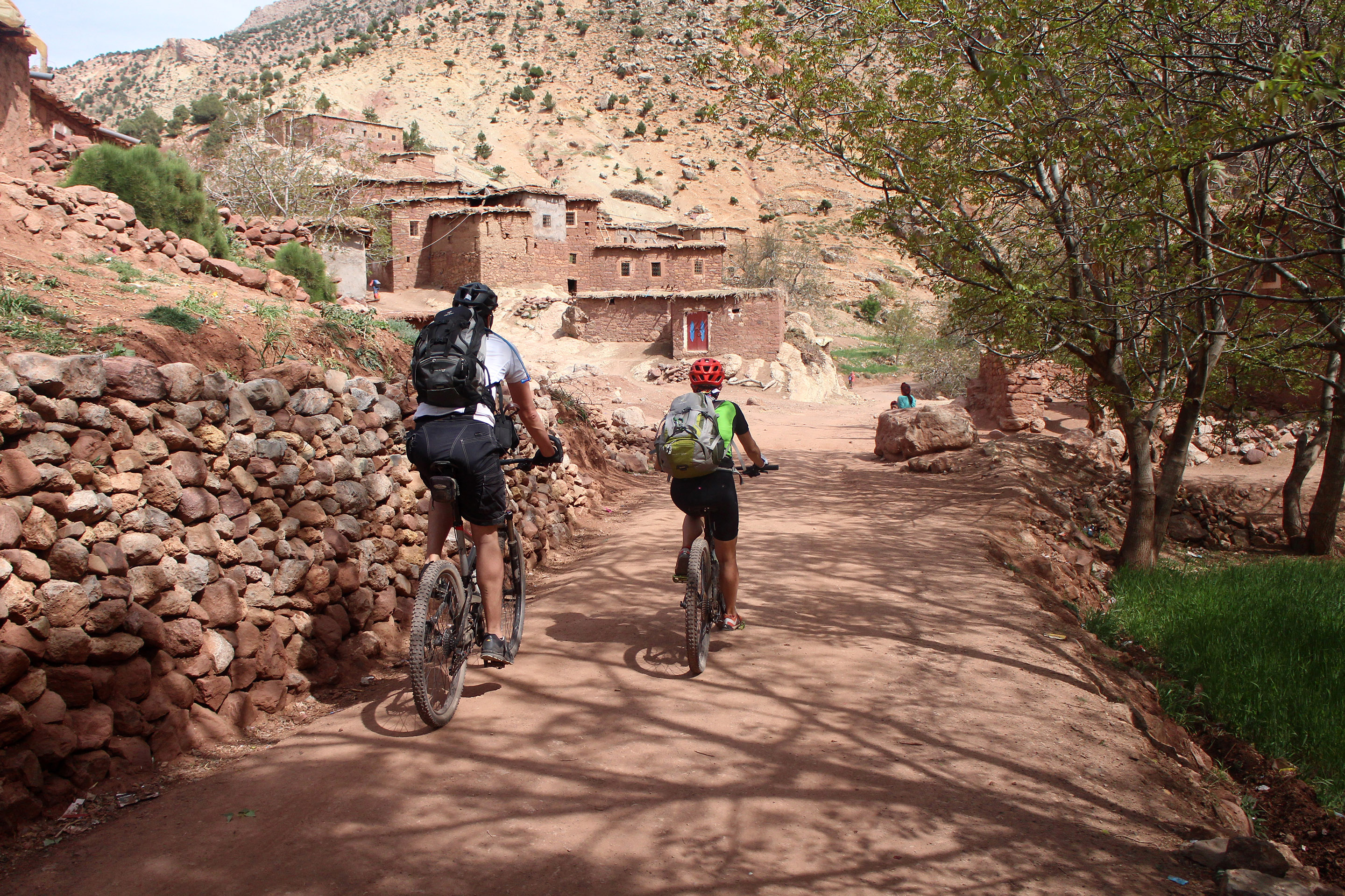 Zwei Mountainbiker in Marokko