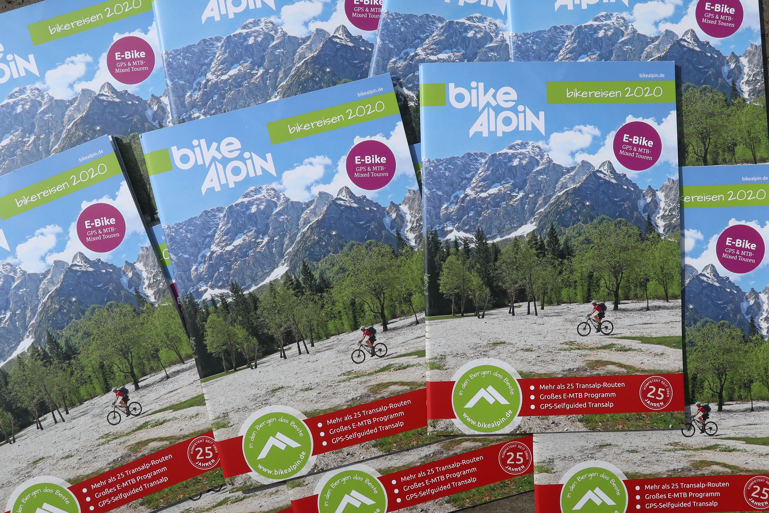 kostenloser Radreisekatalog von bikeAlpin