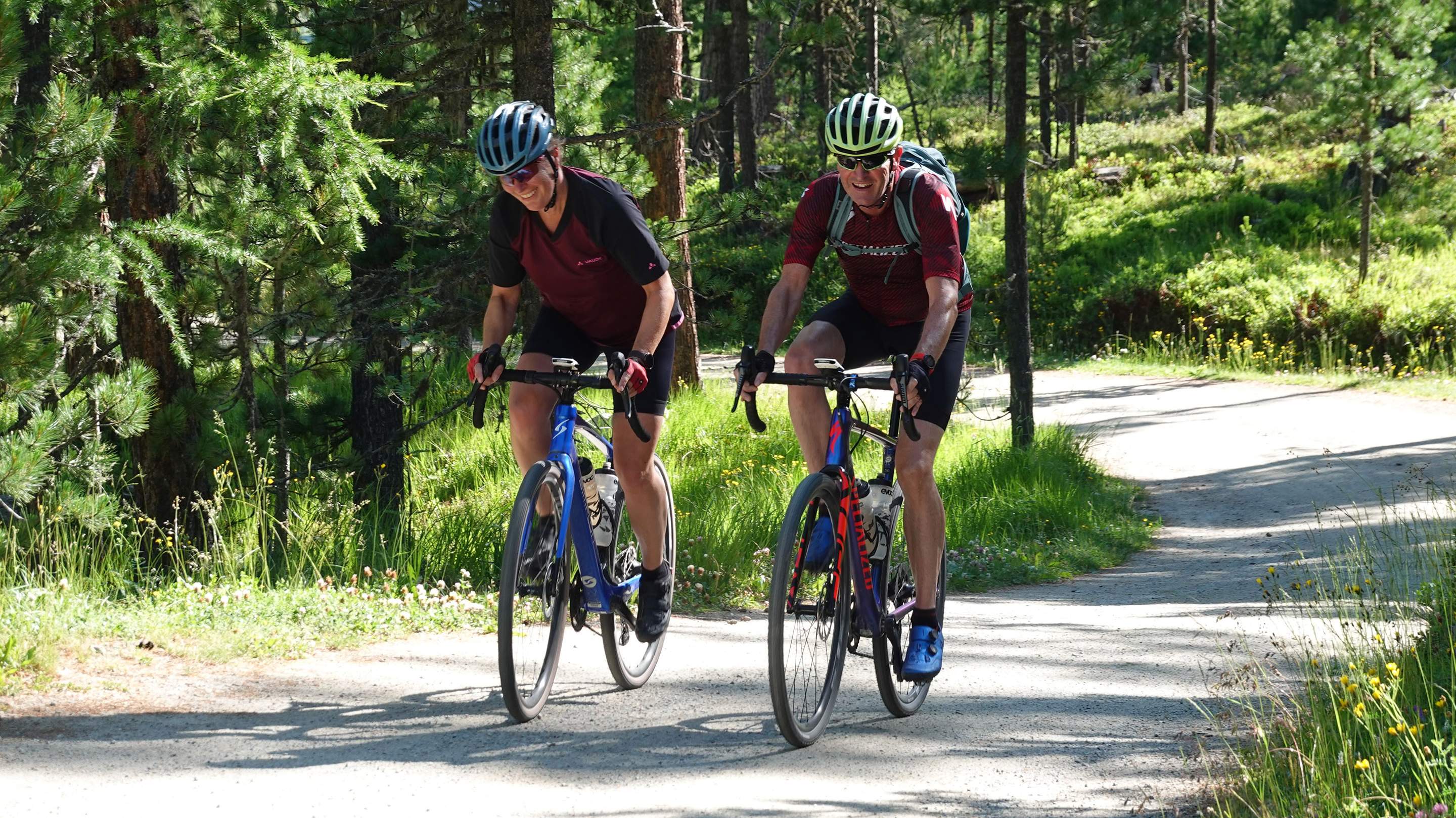 Gravelbiker beim Alpencross